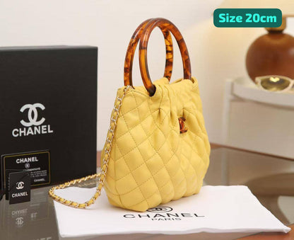 Chanel
Good quality 

with box 🎁🎁🎁

100 dhs✅

Zain186
♥️♥️♥️
