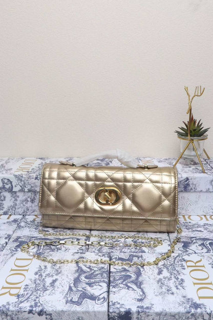 Dior
withbox 
100 dhs🇦🇪🇦🇪

Zain143
♥️♥️♥️
