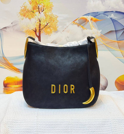 DIOR

Best quality 
without box
105 dhs🇦🇪🇦🇪

size 34CM

Zain290
♥️♥️♥️