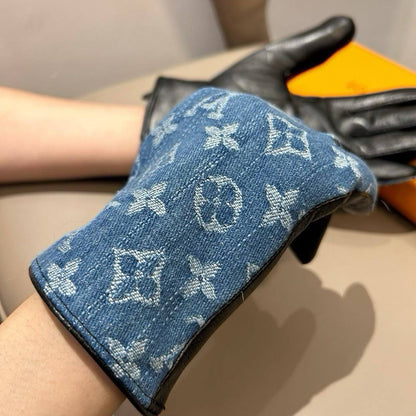 LV GlOVES

VVIP QUALITY

WITH ORRIGINAL BOX

320 dhs🇦🇪🇦🇪

Zain281
♥️♥️♥️