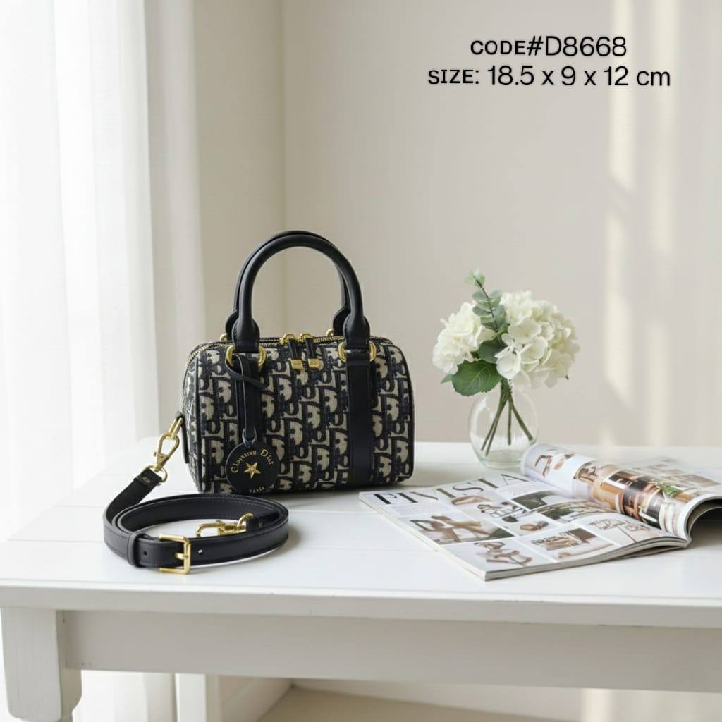CHRISTIAN DIOR
ɢʀᴏᴏᴠᴇ 20 ᴛᴏᴘ ʜᴀɴᴅʟᴇ
ᴏʙʟɪǫᴜᴇ ᴊᴀᴄǫᴜᴀʀᴅ ᴄᴀɴᴠᴀs
ᴡɪᴛʜ ʟᴏɴɢ ʙᴇʟᴛ sᴛʀᴀᴘ
ɢᴏʟᴅ ʜᴀʀᴅᴡᴀʀᴇ
ᴡɪᴛʜ ʟᴏɢᴏ ᴄʜᴀɪɴ sᴛᴀʀ
sɪᴢᴇ : 18.5 cm
ᴡɪᴛʜ BOX
🎁🎁🎁

95 dhs❣️

Zain31
♥️♥️♥️