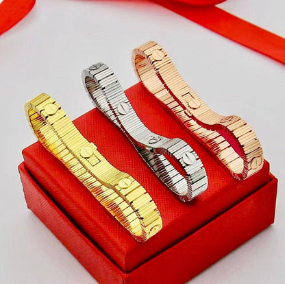 *CARTIER BRACELET*

120 dhs🪙🌨️
*Master Quality*✨✅

*GOLD*
*SILVER*
*ROSE GOLD*

Size 17-19-21

Zain89
♥️♥️♥️