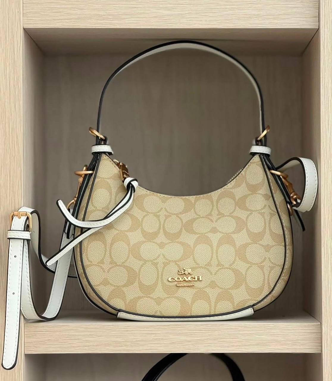 Coach
95 dhs✅
Good quality

Zain35
♥️♥️♥️