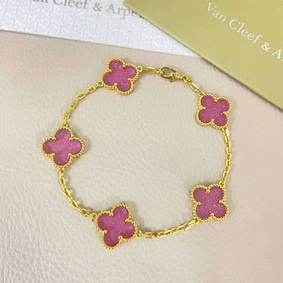 Vca master 

Necklace 10 flower 160 dhs with the box

Bracelet 95 dhs with the box 

Necklace 1 flower 90  dhs

Earring 90 dhs

Ring 85 dhs 

Zain108
♥️♥️♥️