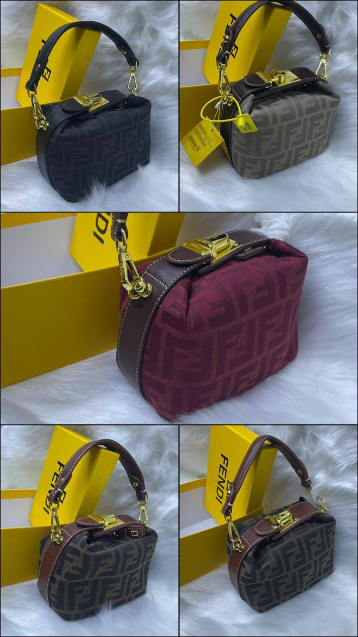 Fendi

85 dhs✅ 

with box
🎁🎁🎁

Zain72
♥️♥️♥️