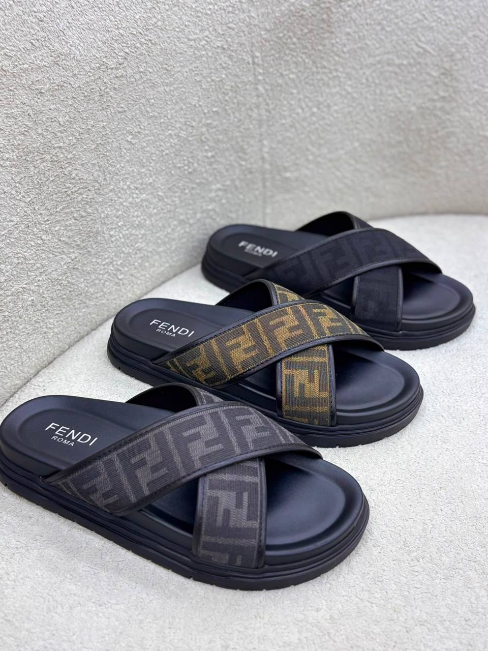 Fendi men slipper
120 dhs🇦🇪🇦🇪
Size 40-46

Zain55
♥️♥️♥️