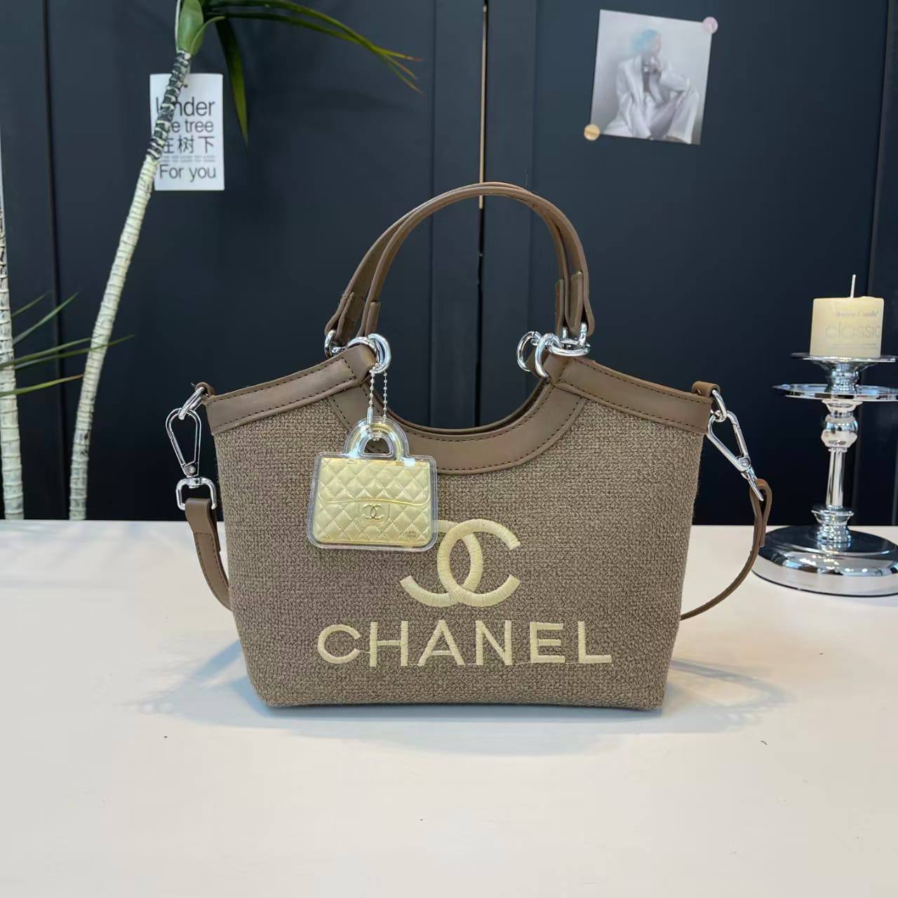 Chanel
70 dhs✅
high quality
24cm

Zain26
♥️♥️♥️