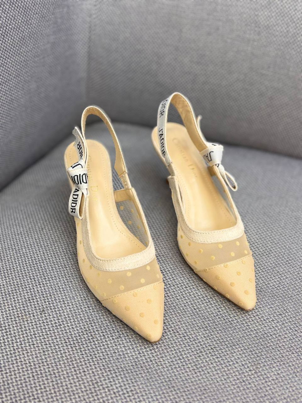 Dior 
120 dhs✅
Size 36-42

Zain55
♥️♥️♥️