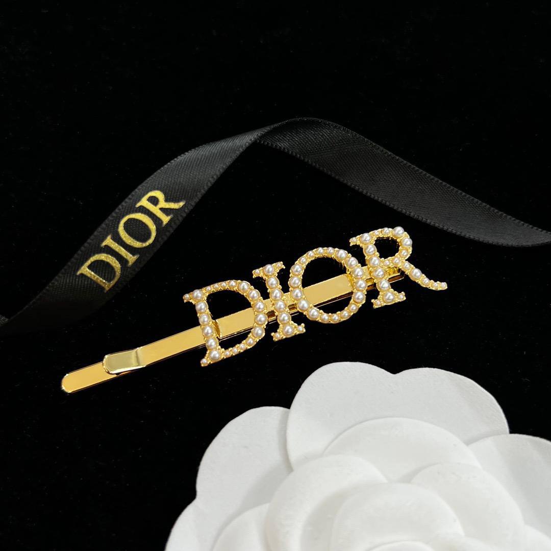 HAIR CLIP
MASTER✨
60 DHS🇦🇪🇦🇪
LIMITED PIECES
WITH BOX AND PAPER BAG🎁🛍️

Zain89
♥️♥️♥️