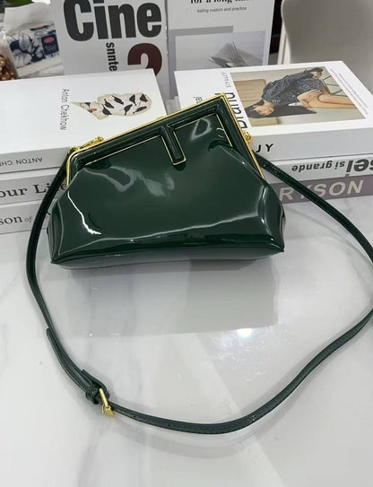 Fendi 

120 dhs✅

with box
🎁🎁🎁

Zain235
♥️♥️♥️