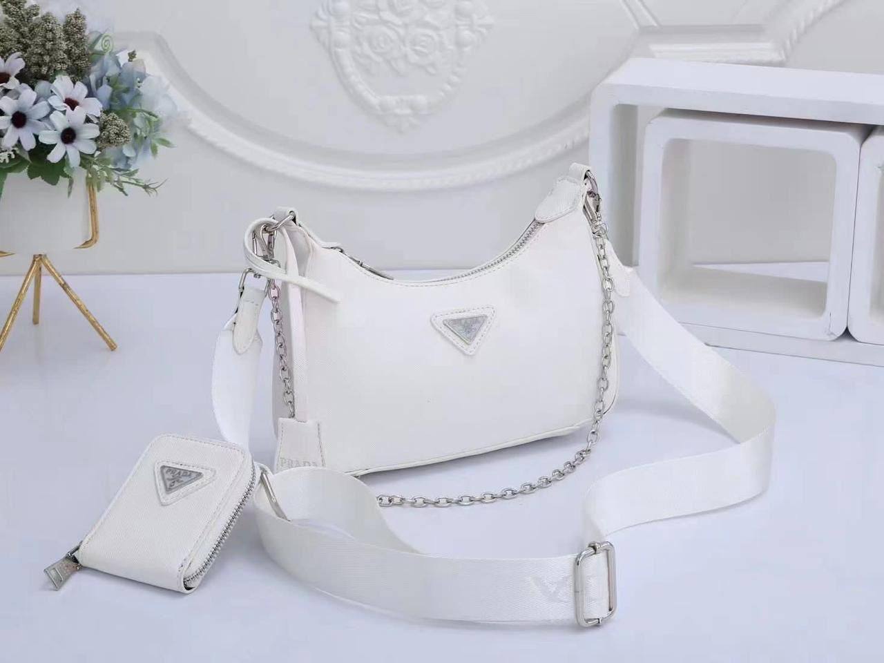 PRADA LEATHER RESTOCK 
GOOD QUALITY 💯
110 dhs🪙🖤

WITH BOX 📦 

Zain28
♥️♥️♥️