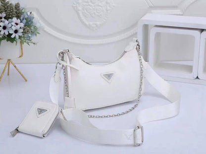 PRADA LEATHER RESTOCK 
GOOD QUALITY 💯
110 dhs🪙🖤

WITH BOX 📦 

Zain28
♥️♥️♥️