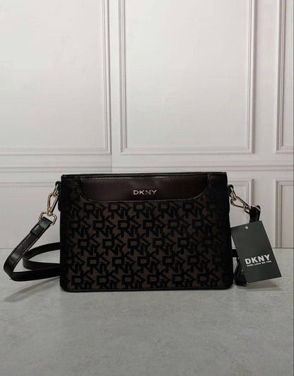 DKNY
100 dhs🪙🌨️
SIZE：22cm

good quality 

with box
🎁🎁🎁

Zain35
♥️♥️♥️