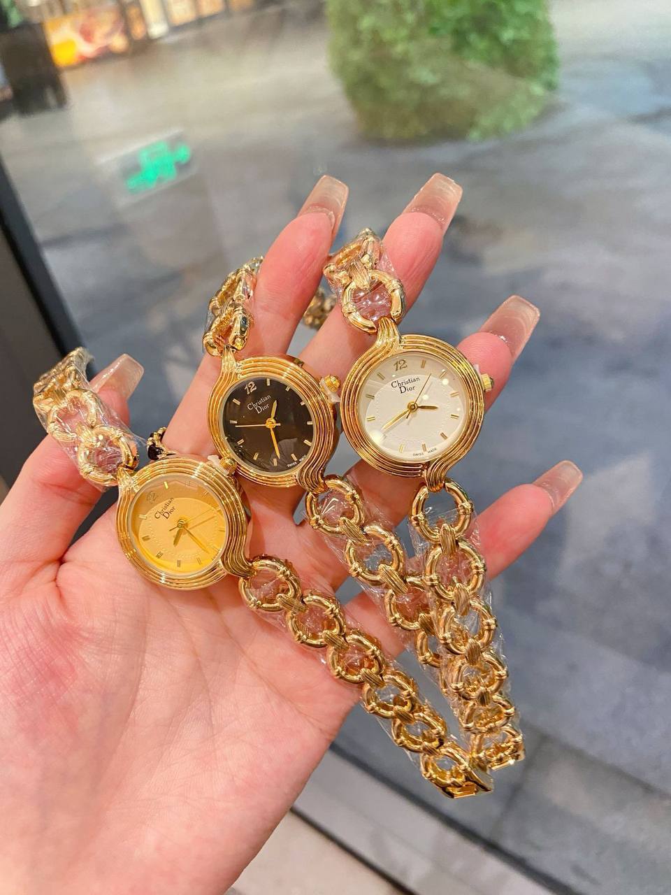 Dior
80 dhs✅

Zain07
♥️♥️♥️