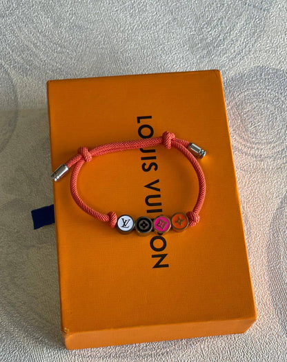*LV*
*New bracelets*
*Super master quality*
230 dhs🪙🖤

Zain179
♥️♥️♥️