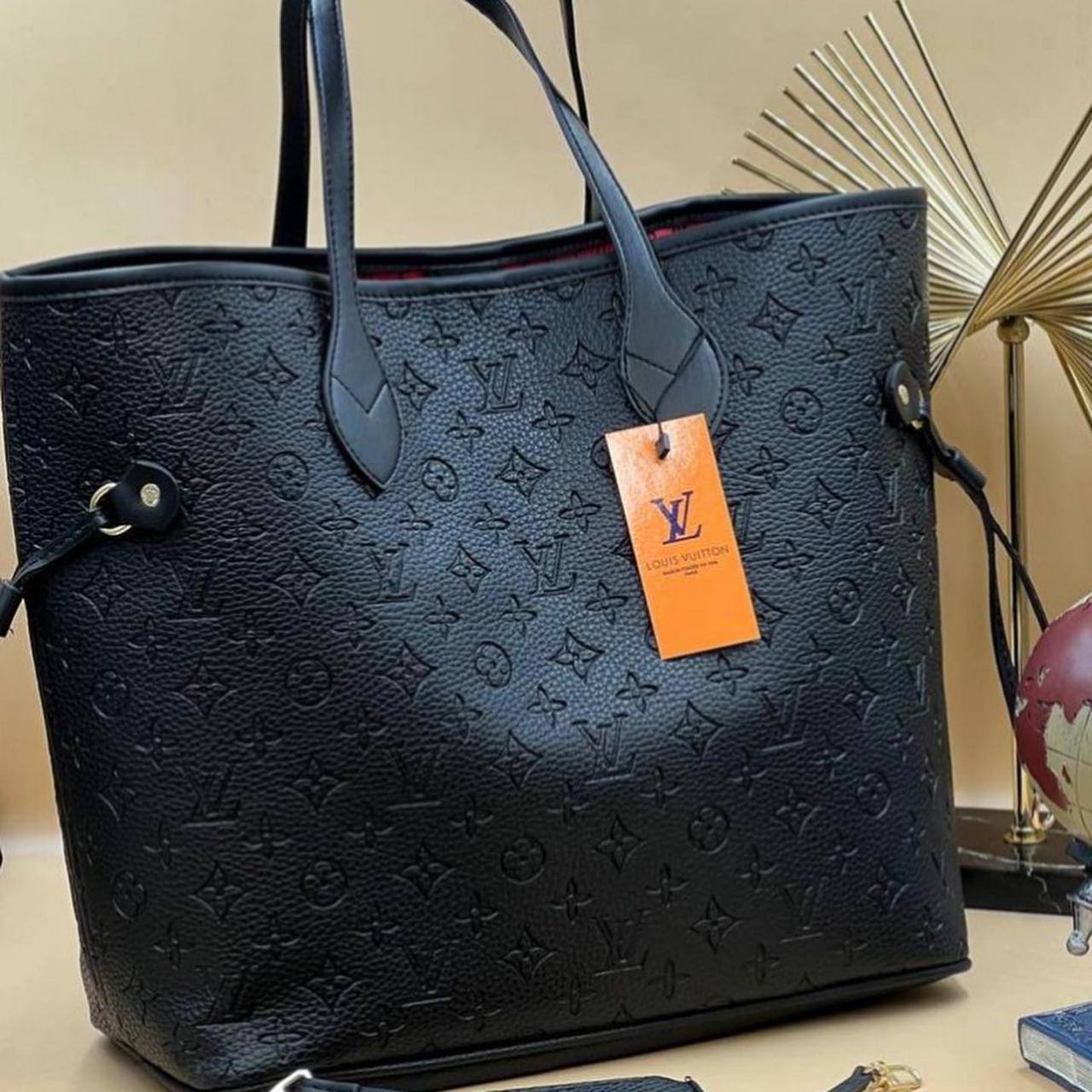 LV
Best quality

With box’s
🎁🎁🎁

95 dhs💓
size 41cm

Zain158
♥️♥️♥️