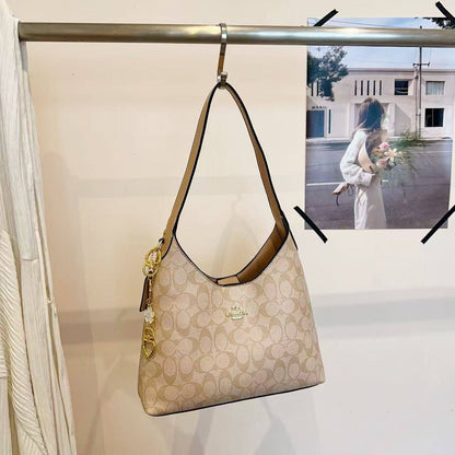 Coach

85 dhs🇦🇪🇦🇪
No box

Zain219
♥️♥️♥️