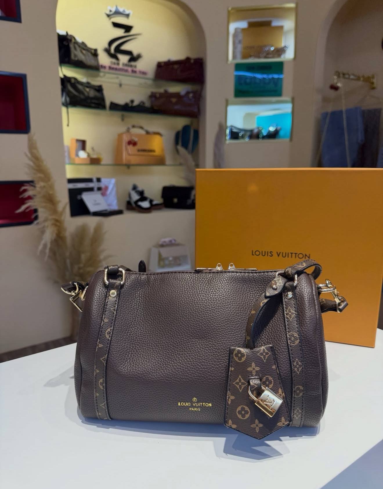 LV

With box 
🎁🎁🎁

115 dhs🗽

Zain136

اطلبوها من الوتس المثبت في الأعلى👆🏻👆🏻

تواصلو معنا 👈🏻 Zain 
For order WhatsApp pinned 👆🏻

♥️♥️♥️