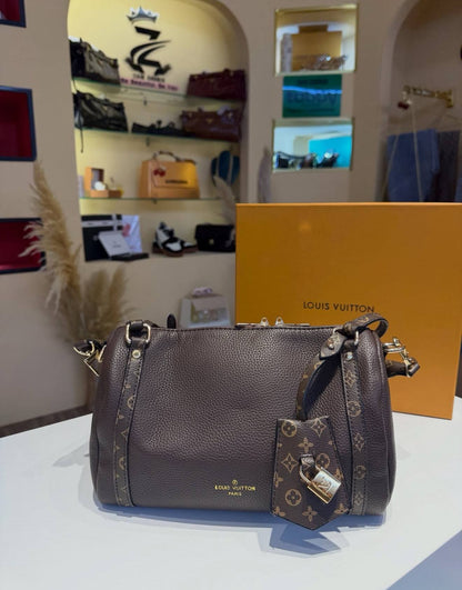 LV

With box 
🎁🎁🎁

115 dhs🗽

Zain136

اطلبوها من الوتس المثبت في الأعلى👆🏻👆🏻

تواصلو معنا 👈🏻 Zain 
For order WhatsApp pinned 👆🏻

♥️♥️♥️