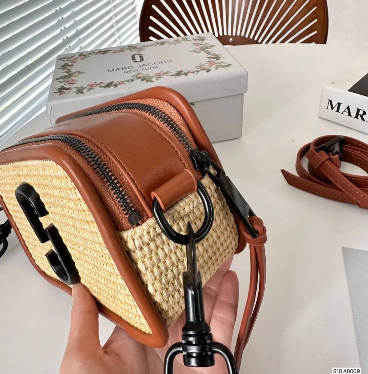 MARC JACOBS
  VERY GOOD QUALITY 
WITH BOX 
🎁🎁🎁

95 dhs✅

Zain295
♥️♥️♥️