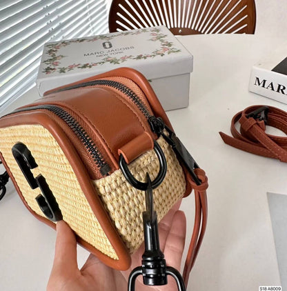 MARC JACOBS
  VERY GOOD QUALITY 
WITH BOX 
🎁🎁🎁

95 dhs✅

Zain295
♥️♥️♥️