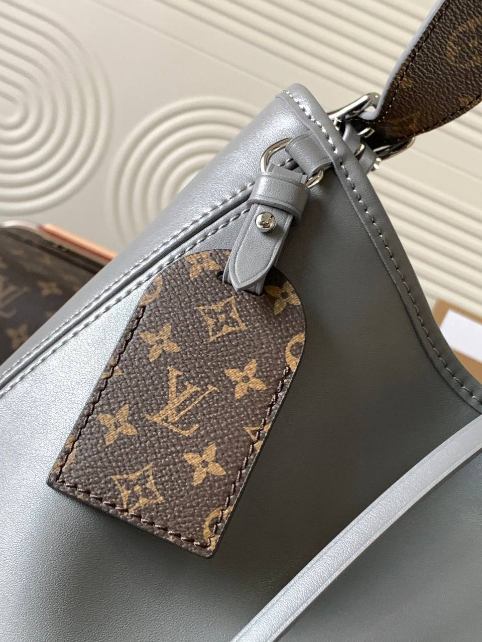 LV
MASTER QUALITY 

WITH DOUBLE BOX 
🎁🎁🎁

270 dhs🇦🇪

Zain39
♥️♥️♥️