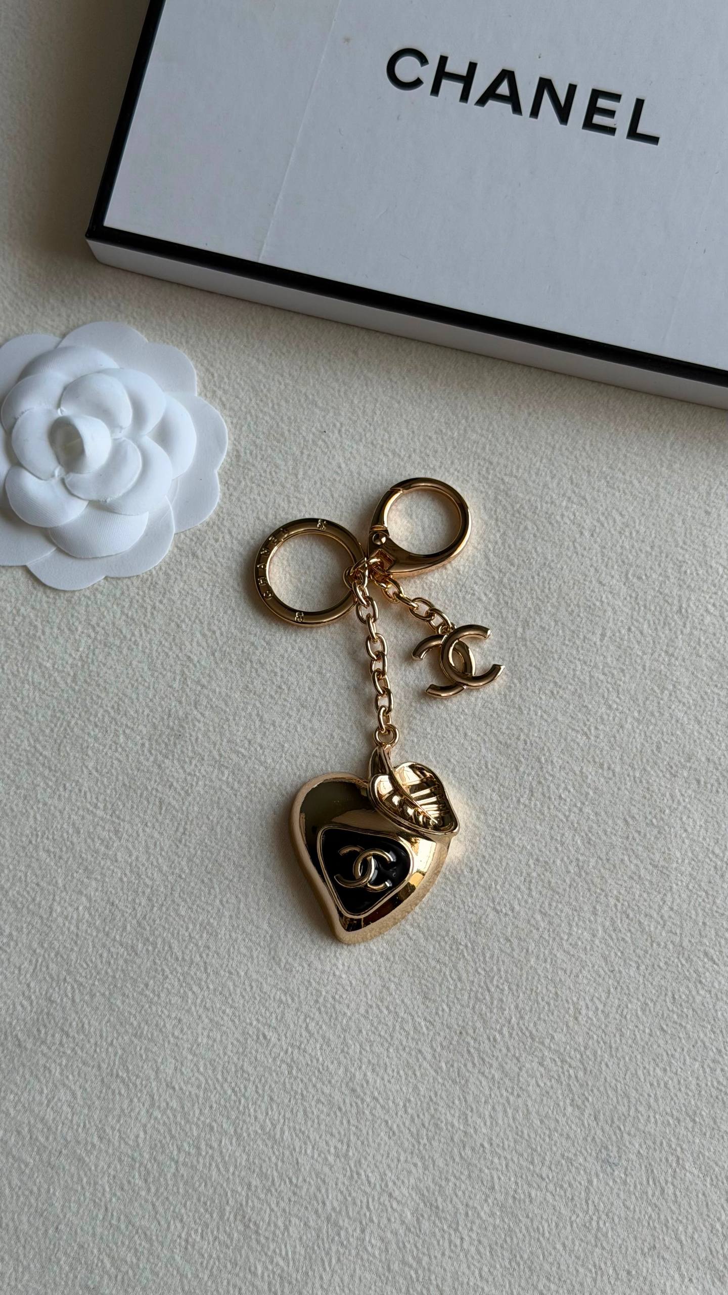 GUCCI  & CHANEL 
CHARMS
Super master quality 
*with complete packing*🎁
240 dhs✅

Zain280
♥️♥️♥️