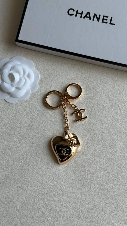 GUCCI  & CHANEL 
CHARMS
Super master quality 
*with complete packing*🎁
240 dhs✅

Zain280
♥️♥️♥️