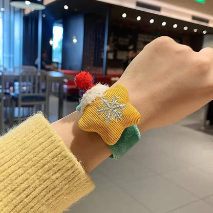 *CARISTMAS  And happy new years 🥳🎉*
*bracelet🌸*
good quality 💯
10 dhs🪙🌨️

Zain216
♥️♥️♥️