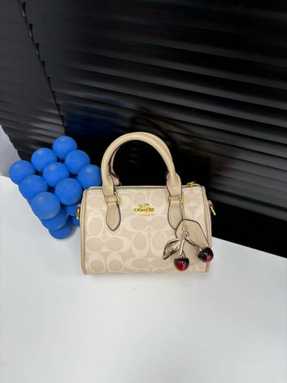 Coach
70 dhs✅

Zain232
♥️♥️♥️