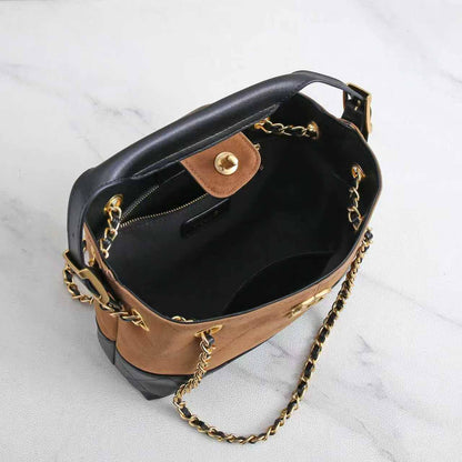Chanel
100 dhs❣️
SIZE:23/8/18

with box
🎁🎁🎁

Zain07
♥️♥️♥️