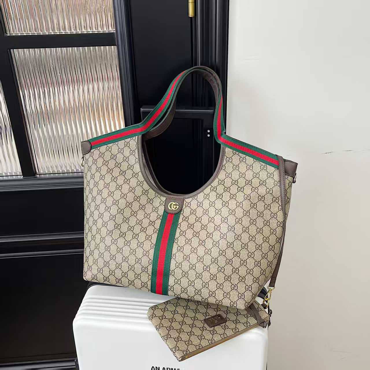 Gucci

95 dhs✅

size 50×29×13cm

Zain42
♥️♥️♥️