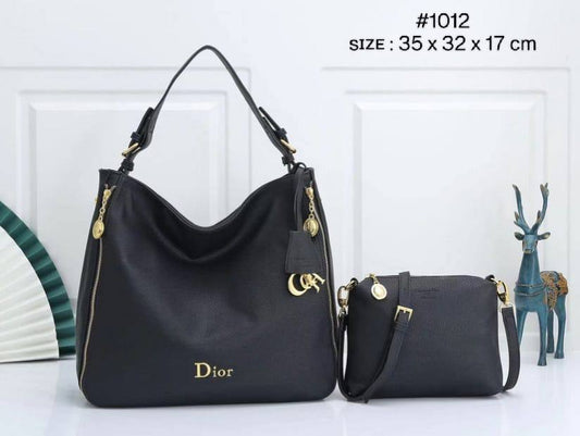 CHRISTIAN DIOR
HOBO TOTEBAG 2n1
ᴡɪᴛʜ sʟɪɴɢ ᴘᴏᴜᴄʜ
ʟᴇᴀᴛʜᴇʀ ᴍᴀᴛᴇʀɪᴀʟ
ɢᴏʟᴅ ʜᴀʀᴅᴡᴀʀᴇ
sɪᴢᴇ : 35 cm

105 dhs🪙🌨️

Zain31
♥️♥️♥️
