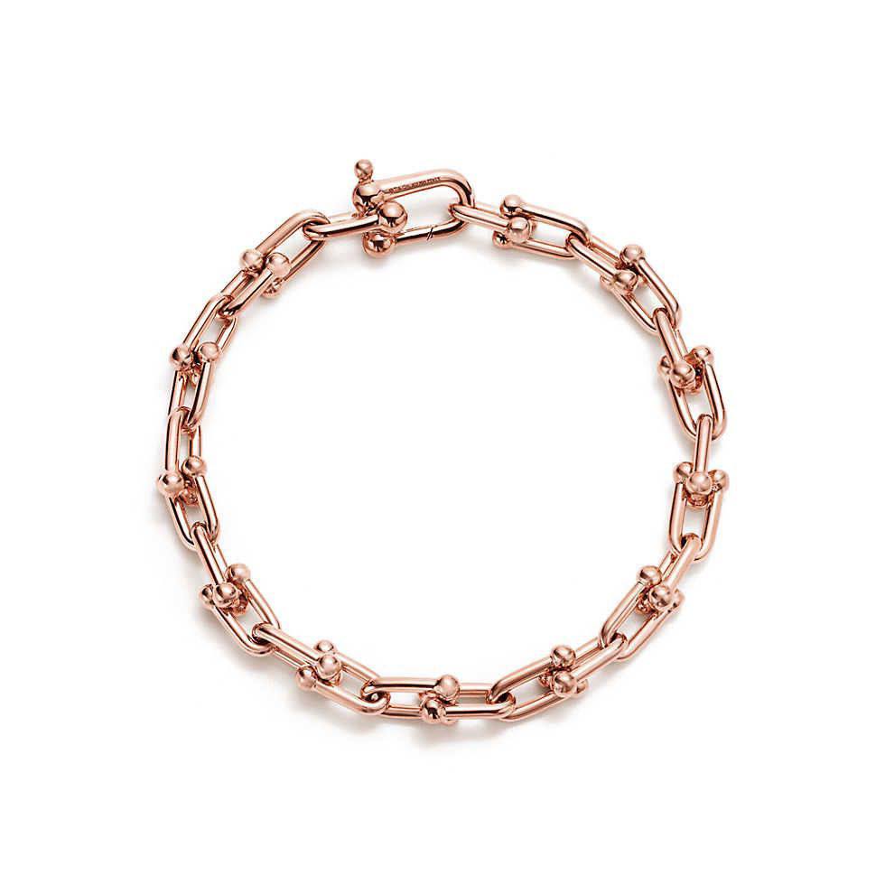 Tiffany ❤️‍🔥*
Bracelet 💥
Master quality 💯
With normal boxes 🗃️ 
50 dhs✅
With master box 📦 
90 dhs✅

Zain216
♥️♥️♥️