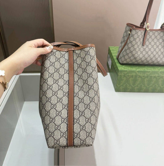 GUCCI 
NEW CAME GOOD QUALITY 
120 dhs❣️

Zain39
♥️♥️♥️