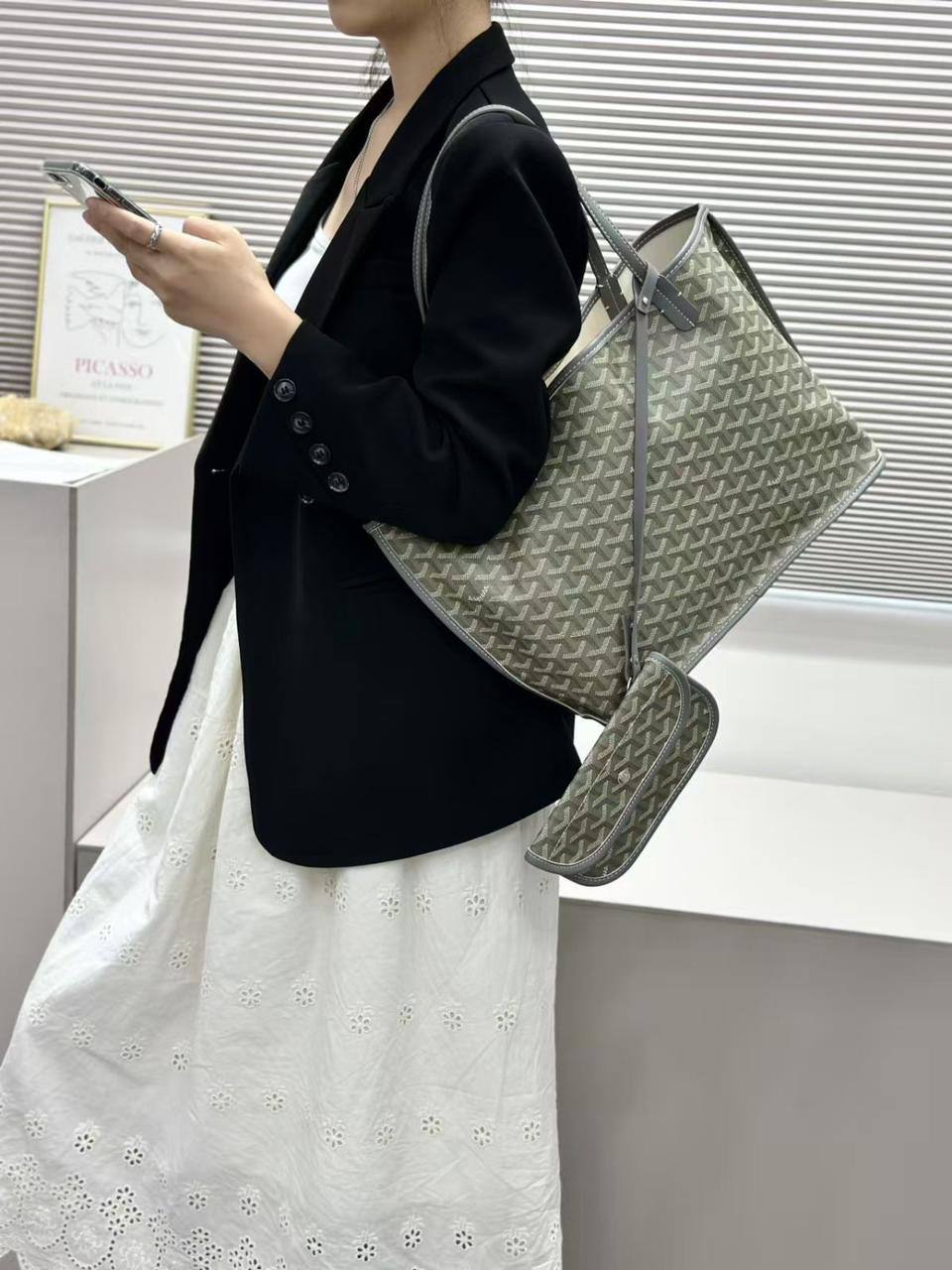 Goyard sᴀɪɴᴛ ʟᴏᴜɪs ᴛᴏᴛᴇ ʙᴀɢ
ʟᴇᴀᴛʜᴇʀ ᴍᴀᴛᴇʀɪᴀʟ 
sɪᴢᴇ:𝟓0ᴄᴍ
105 dhs🌺

Zain56
♥️♥️♥️
