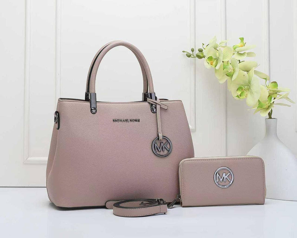 MK 

NEW CAME 
GOOD QUALITY 
WITH WALLET 

110 dhs🇦🇪🇦🇪

SIZE: 31cm
Zain295
♥️♥️♥️