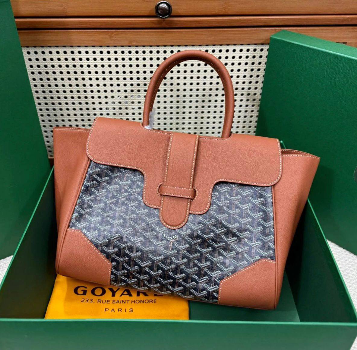 GOYARD 

COPY ONE 
140 dhs✅

Zain39
♥️♥️♥️