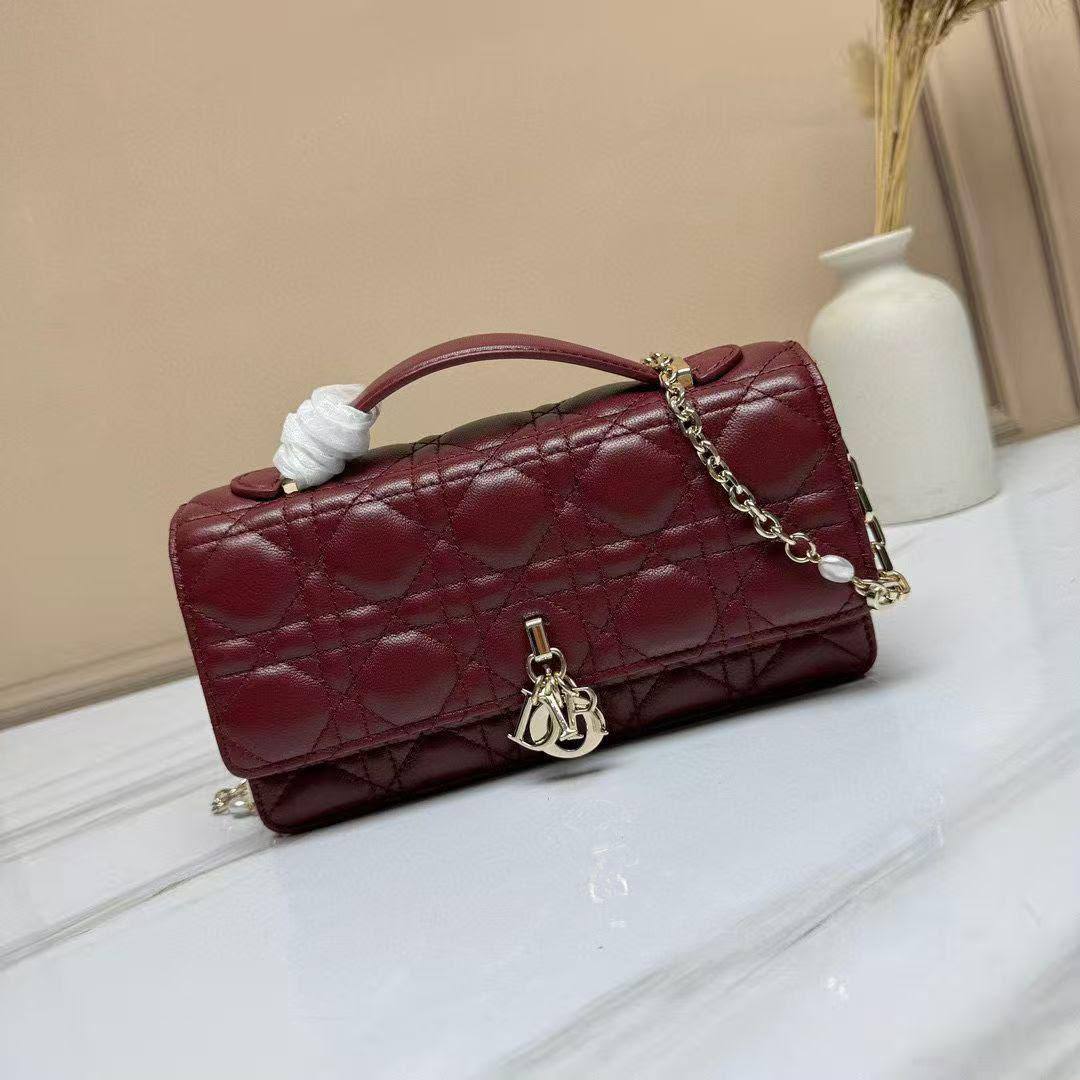 Dior
Master❣️❣️
280 dhs✅

Zain153
♥️♥️♥️