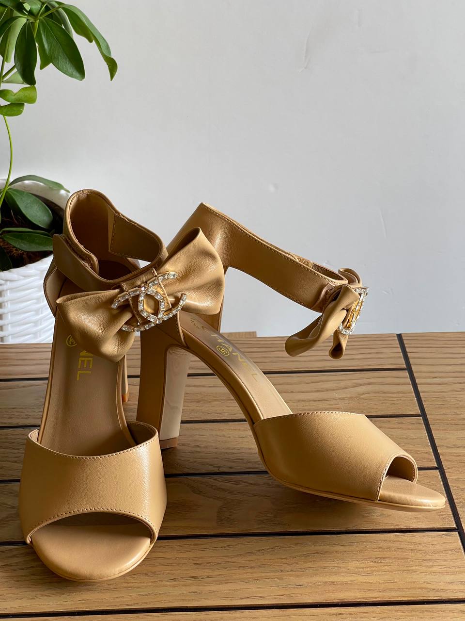 Chanel
AA Quality
Size 36 to 41
450 dhs🇦🇪🇦🇪

Zain288
♥️♥️♥️