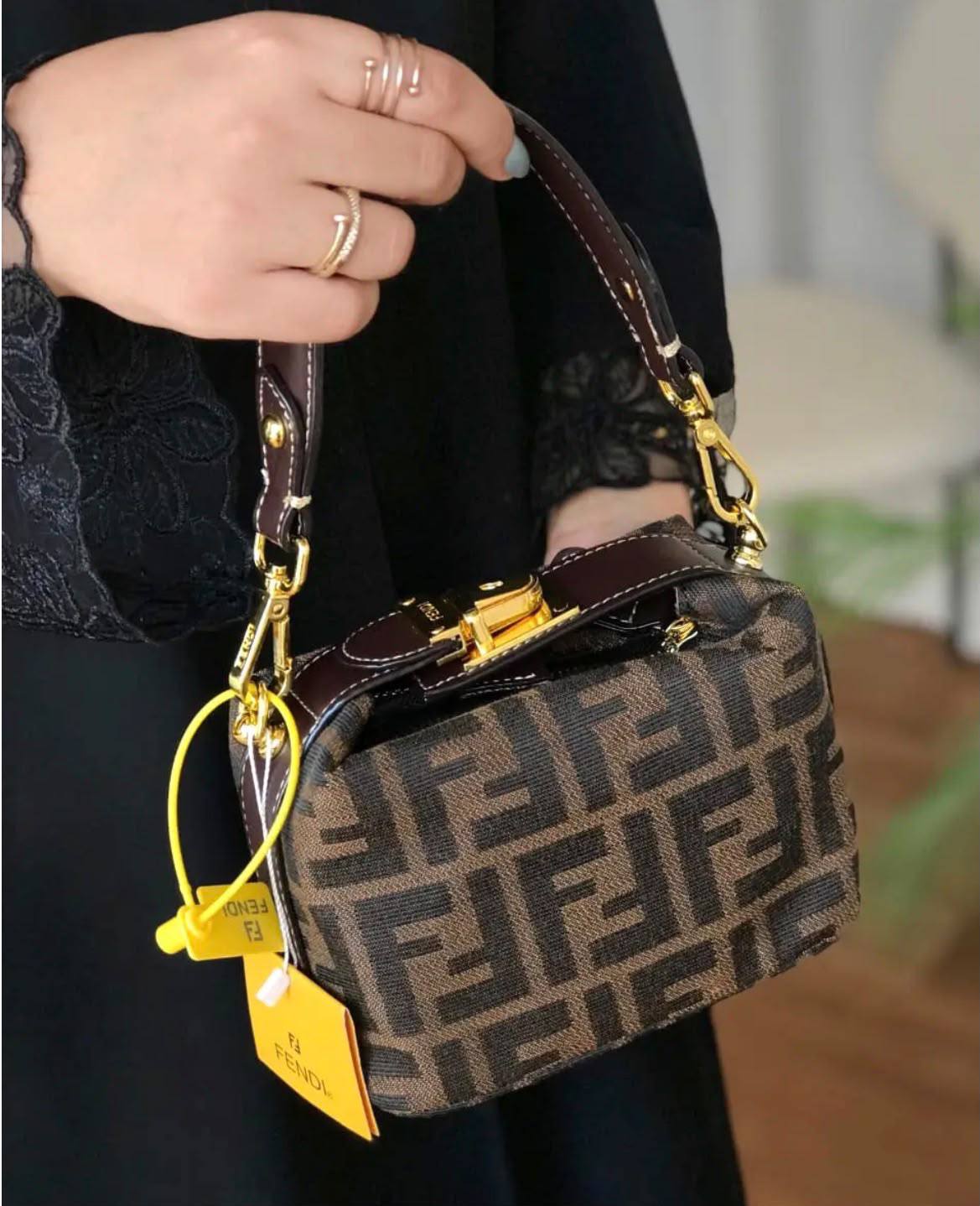 Fendi
95 dhs🇦🇪🇦🇪

size：small
Zain35 
♥️♥️♥️