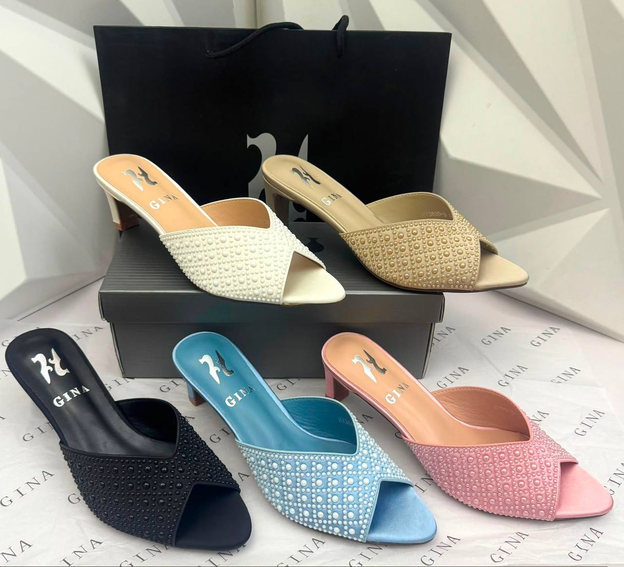 Gina 
Master quality 
Size 36-41  
230 dhs🇦🇪🇦🇪

Zain88
♥️♥️♥️