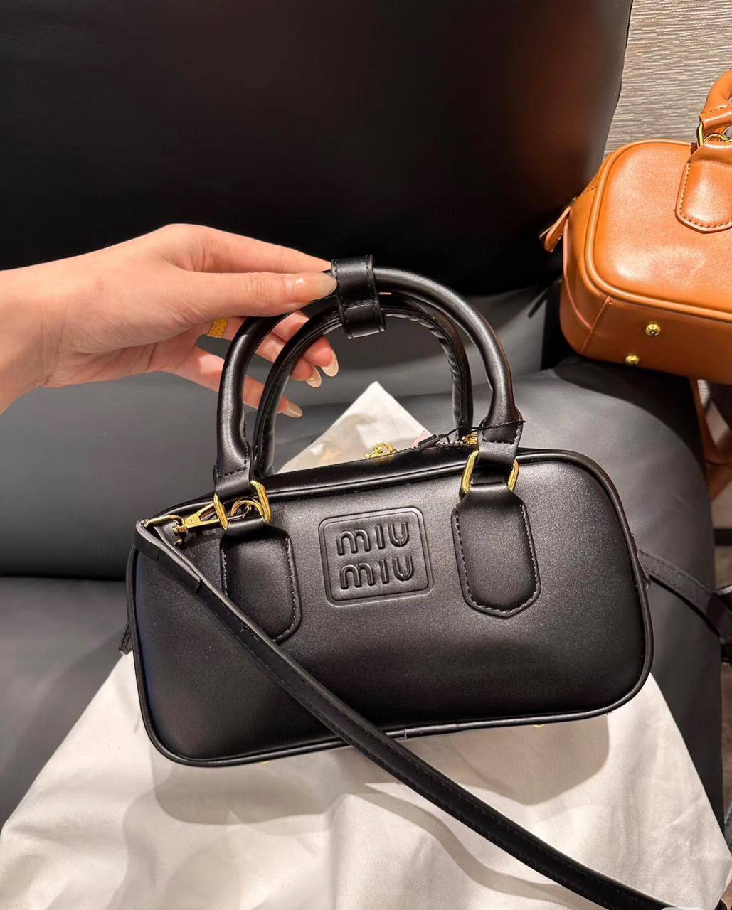 Miumiu Long
Size : 23 * 8 * 11 cm

90 dhs🪙💕

with box🎁

Zain115
♥️♥️♥️