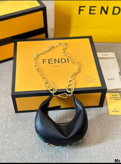 Fendi graphy mini
Master quality
18cm 

with box🎁🎁🎁

240 dhs🌺

Zain95
♥️♥️♥️