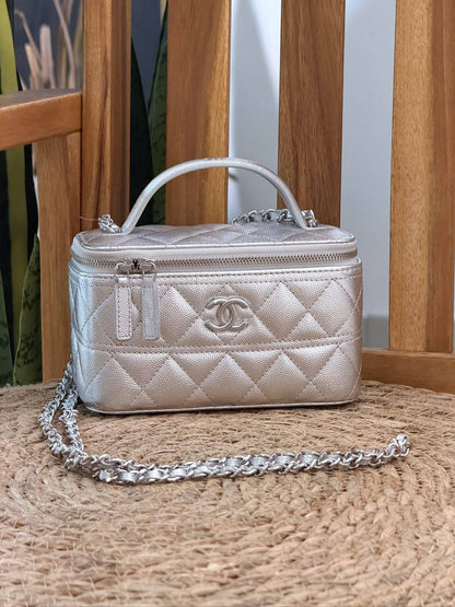 CHANEL 
Super Master Quality ⚡️
Original Packing 🎁
Size 17Cm📏
For Price 👇 WhatsApp✅
0568585901 
0507557372
0552275751 Owner Zain 👌

Zain321
♥️♥️♥️