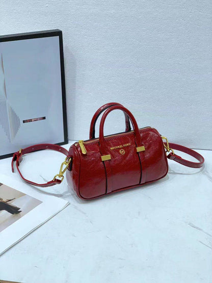 Mk 
90 dhs✅
with box
size 22×7×12cm

Zain213
♥️♥️♥️