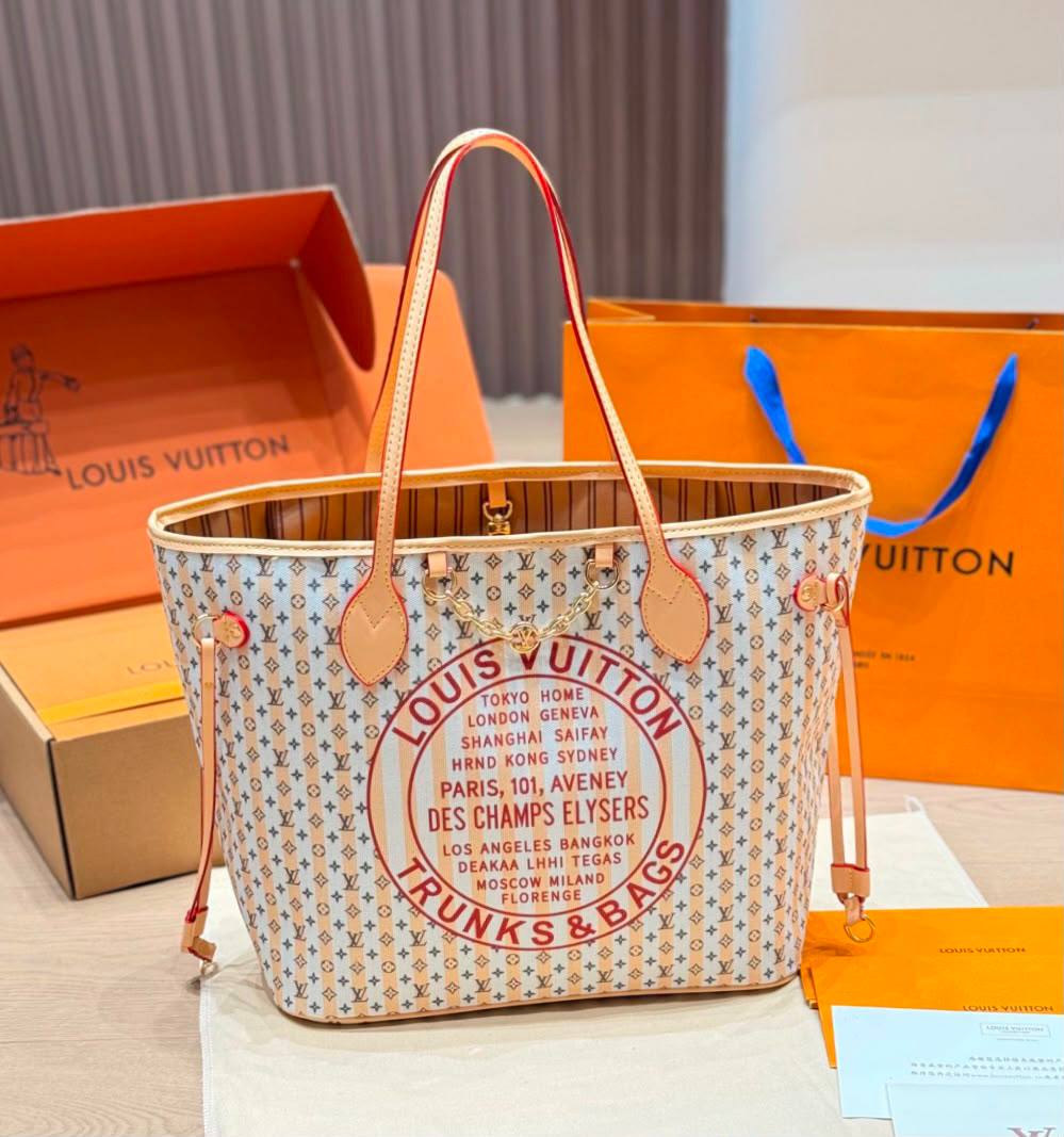 LV
NEW DESIGN 
MASTER QUALITY 
240 dhs✅

Zain295
♥️♥️♥️