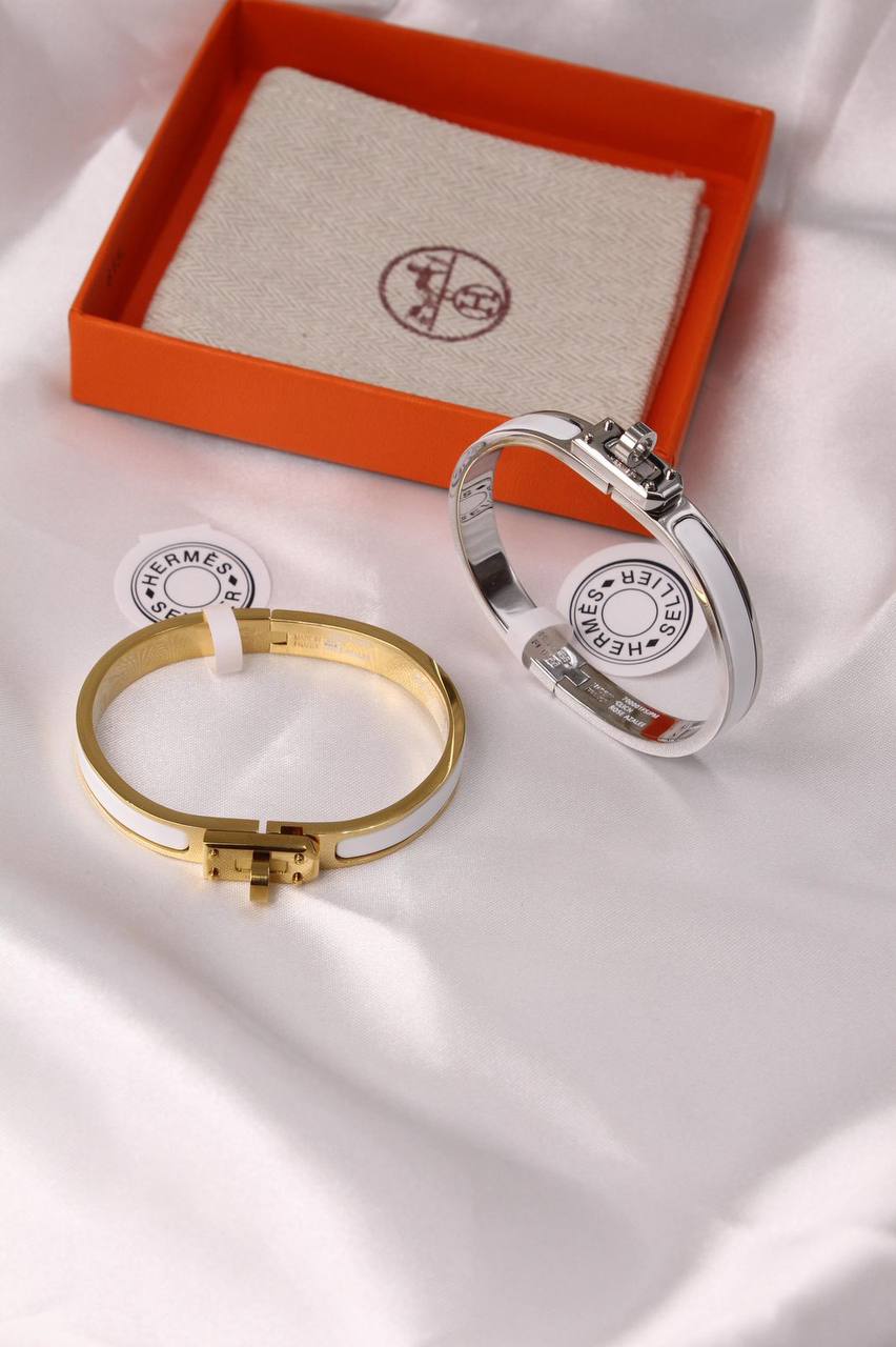 *HERMES*  🧡🐎
    *  ⬆️MINI CLIC KELLY BRACELET
* ⁠↗️ *Super Master Quality* ®️
* ⁠Gold Plated
* ⁠Size 17cm
*125 dhs👑* with *Normal* Box & Bag
*145 dhs👑* with *Orignal* Packaging 🎁

Zain209
♥️♥️♥️