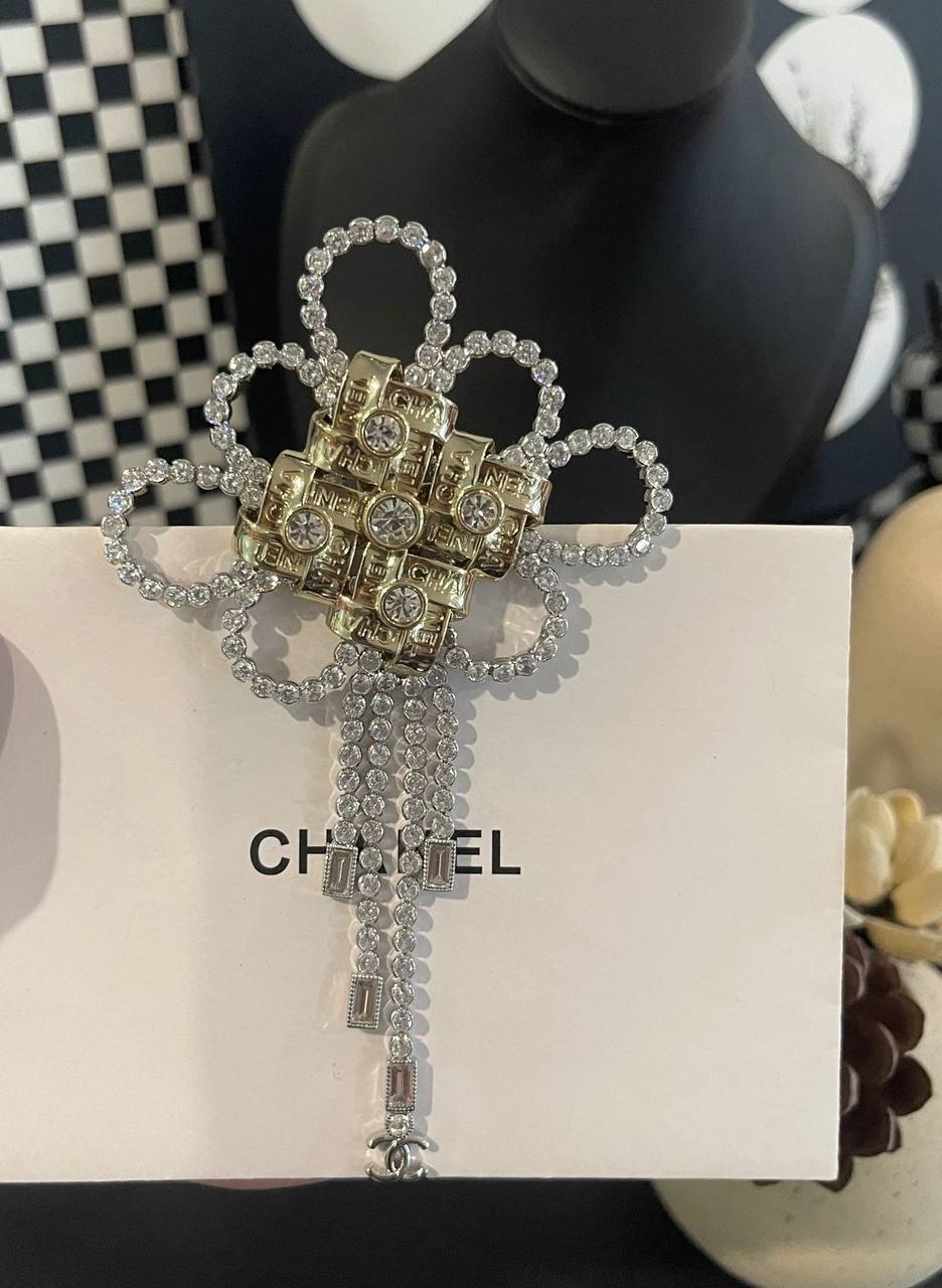 Super Master Brooch 
110 dhs🪙 
With Box And Paper Bag
🎁🎁🎁

Zain89
♥️♥️♥️