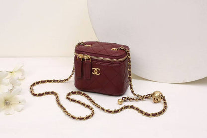 Chanel
with box 
90 dhs✅

Zain168
♥️♥️♥️